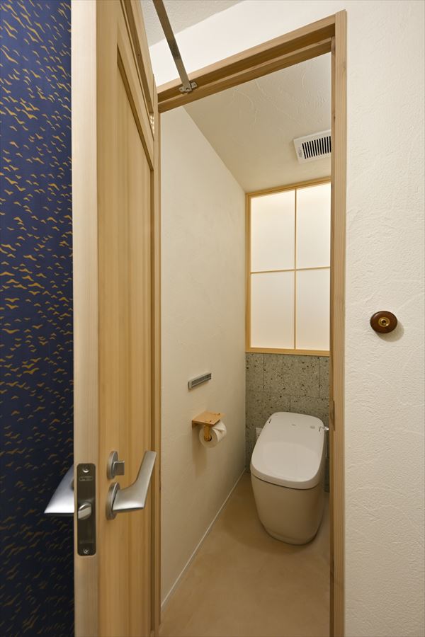 トイレの壁は細目を使用しています。